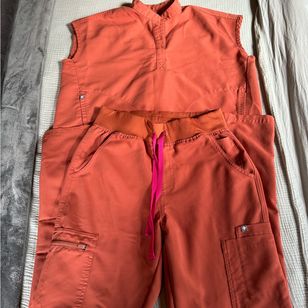 Figs Women’s Scrub Set